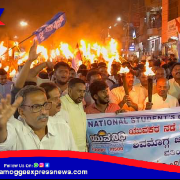 ಶಿವಮೊಗ್ಗದಲ್ಲಿ ಪಂಜು ಹಿಡಿದು ಮೆರವಣಿಗೆ ನಡೆಸಿದ ಸಚಿವರು ! ಕಾರಣವೇನು ?