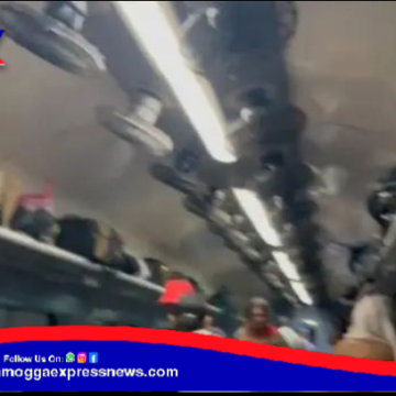 ಮಳೆಗೆ ಸೋರುತಿವೆ ರೈಲುಗಳು ! ಶಿವಮೊಗ್ಗ ಜನಶತಾಬ್ದಿ ರೈಲಿನಲ್ಲಿ ಛಾವಣಿಯಿಂದ  ಸುರಿದ ಮಳೆ ! ಪ್ರಯಾಣಿಕರ ಪರದಾಟ !
