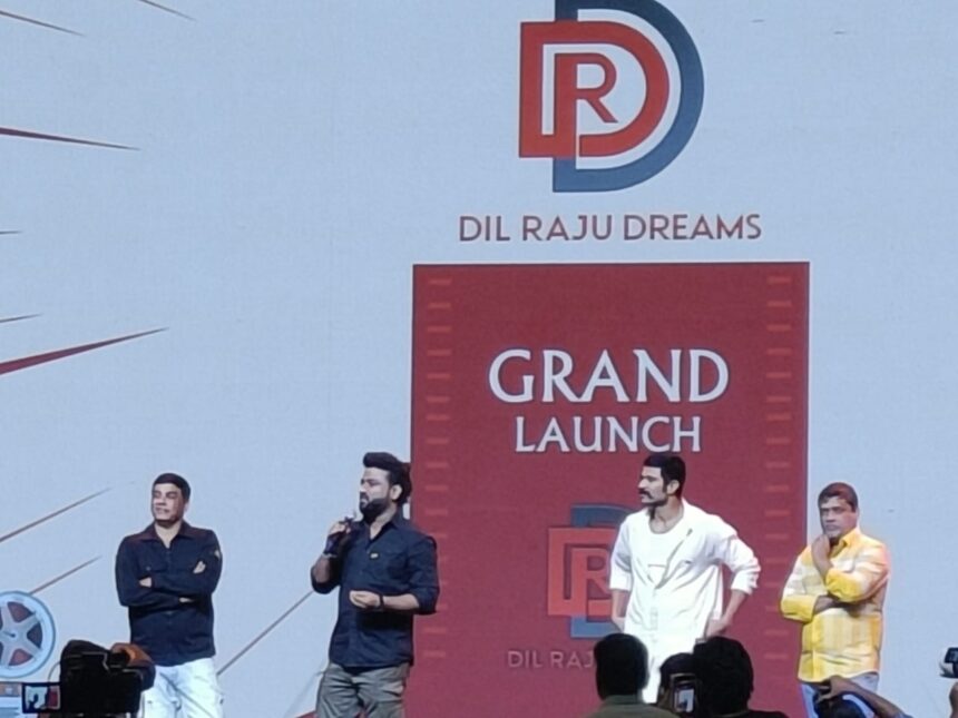 ಕಲಾವಿದರ ಕನಸುಗಳಿಗೆ ಜೀವ ತುಂಬಿದ ‘ದಿಲ್ ರಾಜ್ ಡ್ರೀಮ್ಸ್’: ಹೈದರಾಬಾದ್‌ನಲ್ಲಿ ಅದ್ಧೂರಿ ಚಾಲನೆ! – ದೇವಿ ಶ್ರೀ ಪ್ರಸಾದ್, ವಿಜಯ್ ದೇವರಕೊಂಡ ಉಪಸ್ಥಿತಿ!