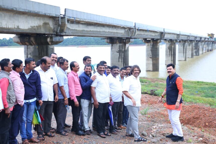 ಸಾಗರ: ಹಸಿರುಮಕ್ಕಿ ಸೇತುವೆ ಕಾಮಗಾರಿ ಪರಿಶೀಲನೆ – ಬಿಜೆಪಿ ವಿರುದ್ಧ ಮಧು ಬಂಗಾರಪ್ಪ ವಾಗ್ದಾಳಿ! – “ಸಿಗಂದೂರು ಸೇತುವೆಯ ನಿಜವಾದ ನಿರ್ಮಾತೃ ಪ್ರಸನ್ನ ಕೆರೆಕೈ” ಎಂದು ಸ್ಮರಿಸಿದ ಸಚಿವರು!