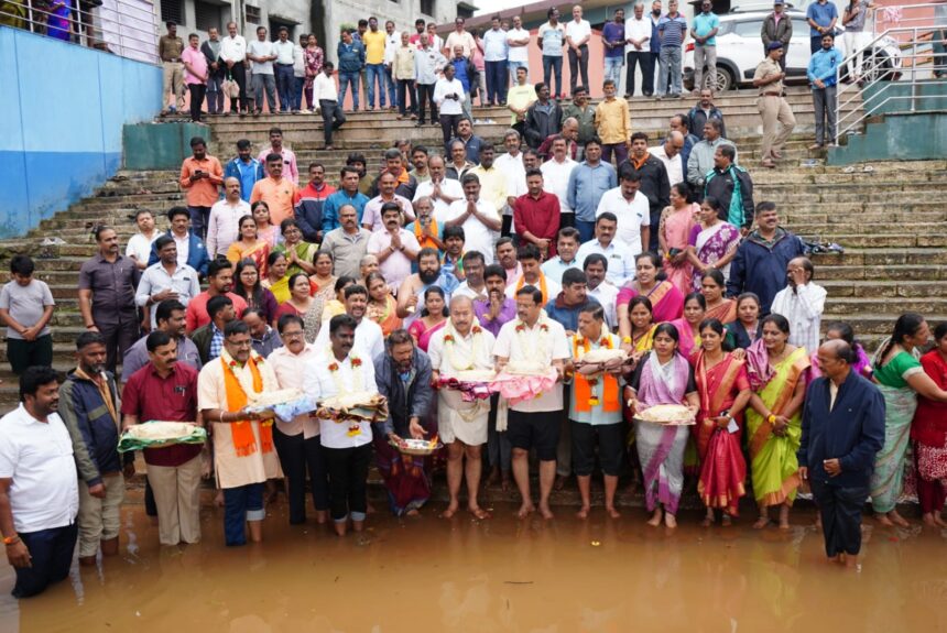 ಬಿಜೆಪಿ ವತಿಯಿಂದ ತುಂಗೆಗೆ ಬಾಗಿನ ಅರ್ಪಣೆ: ಮಲೆನಾಡ ಜೀವನಾಡಿ ಪೂಜಿಸಿದ ಶಾಸಕ ಎಸ್.ಎನ್. ಚನ್ನಬಸಪ್ಪ