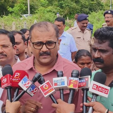 ರಾಗಿಗುಡ್ಡ ಘಟನೆ: ಆರೋಪಿಗಳ ಬಂಧನಕ್ಕೆ ಆಗ್ರಹಿಸಿ ಎಂಎಲ್‌ಸಿ ಡಾ. ಸರ್ಜಿ ಅವರಿಂದ ಪಾದಯಾತ್ರೆ ಎಚ್ಚರಿಕೆ!