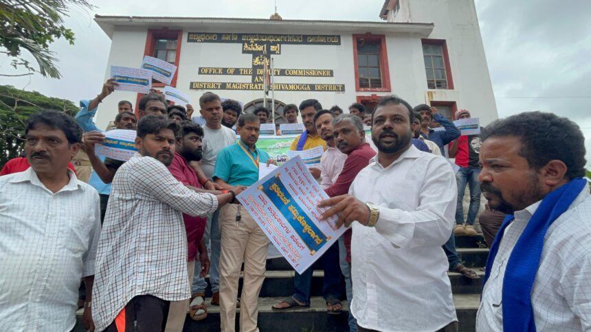 ಪ.ಜಾತಿ/ಪ.ಪಂ. ಅಲೆಮಾರಿ ನಿಗಮದ ಅಧ್ಯಕ್ಷೆ ಪಲ್ಲವಿ ವಿರುದ್ಧ ಆಕ್ರೋಶ: ವಜಾಕ್ಕೆ ಅಲೆಮಾರಿ ಸಮುದಾಯದ ಆಗ್ರಹ!