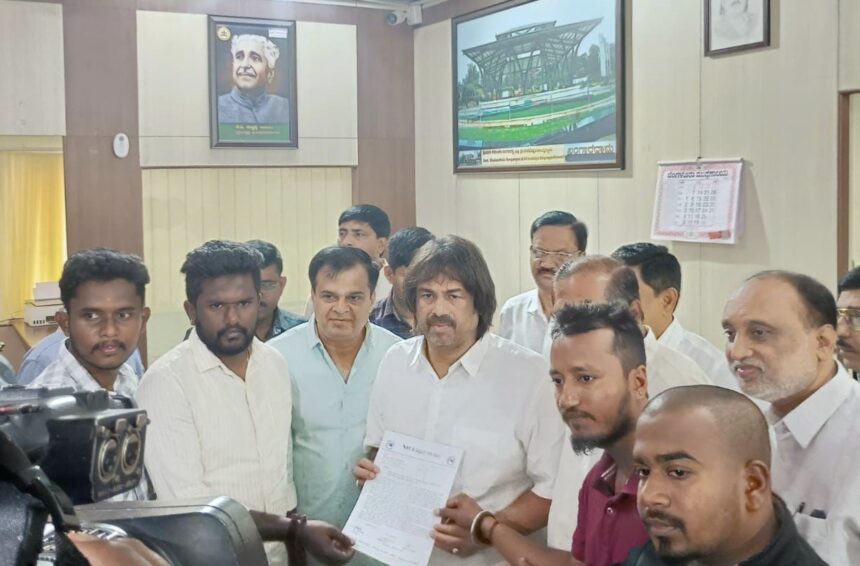 ಶಿವಮೊಗ್ಗದಲ್ಲಿ ಈಶ್ವರಪ್ಪರ ‘ಶ್ರೀಗಂಧ ಸಂಸ್ಥೆ’ ಗೀತೆ ಸ್ಪರ್ಧೆಗೆ ಎನ್‌ಎಸ್‌ಯುಐ ಕೆಂಡಾಮಂಡಲ – ‘ವಿದ್ಯಾರ್ಥಿಗಳ ಭವಿಷ್ಯದ ಮೇಲೆ ರಾಜಕೀಯ ನಿಲ್ಲಿಸಿ!’